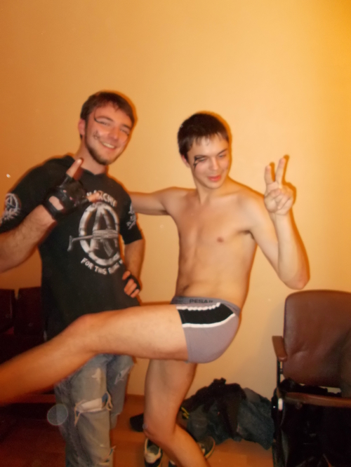 th_1f0b1ea2e9ad6b3864ea2628fe95ea61.jpg