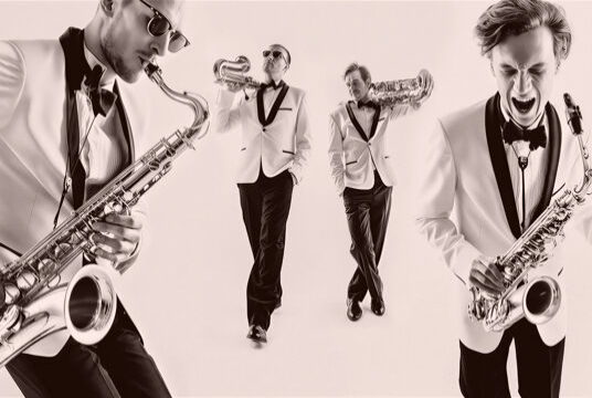 2x2 Saxophone Quartet и Яна Дельмас. Джаз на сцене Noisy River