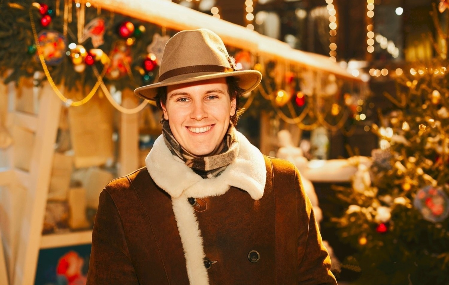 Алекс Абра. Sinatra Christmas Show