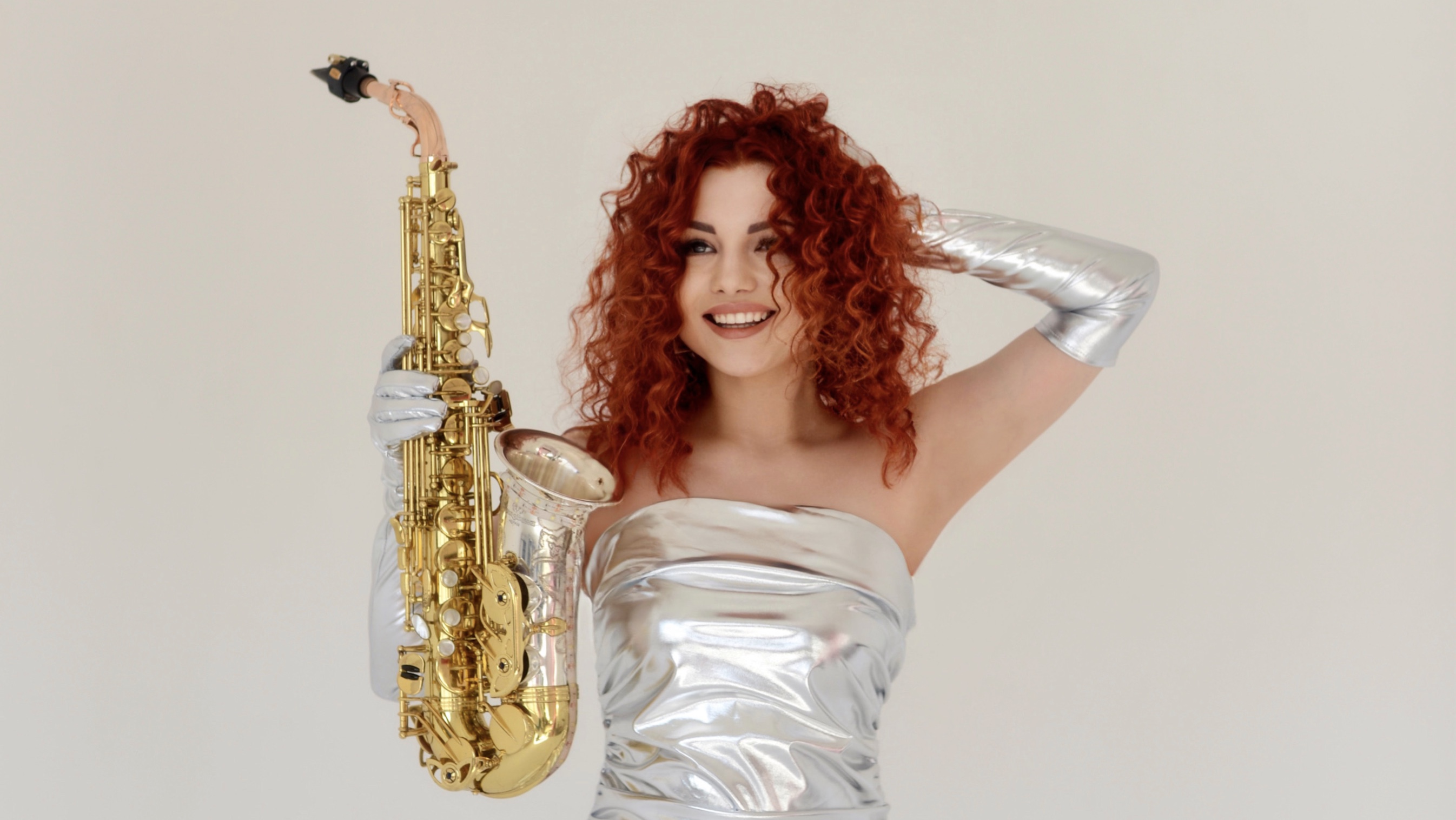 Магия саксофона при свечах на выставке «Фрида Кало»