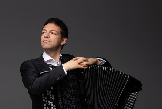 Баян, аккордеон и бандонеон с оркестром