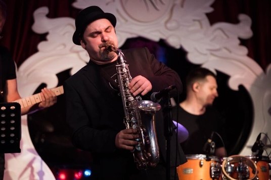 Мировые хиты: дудук, саксофон, флейта и рояль при свечах