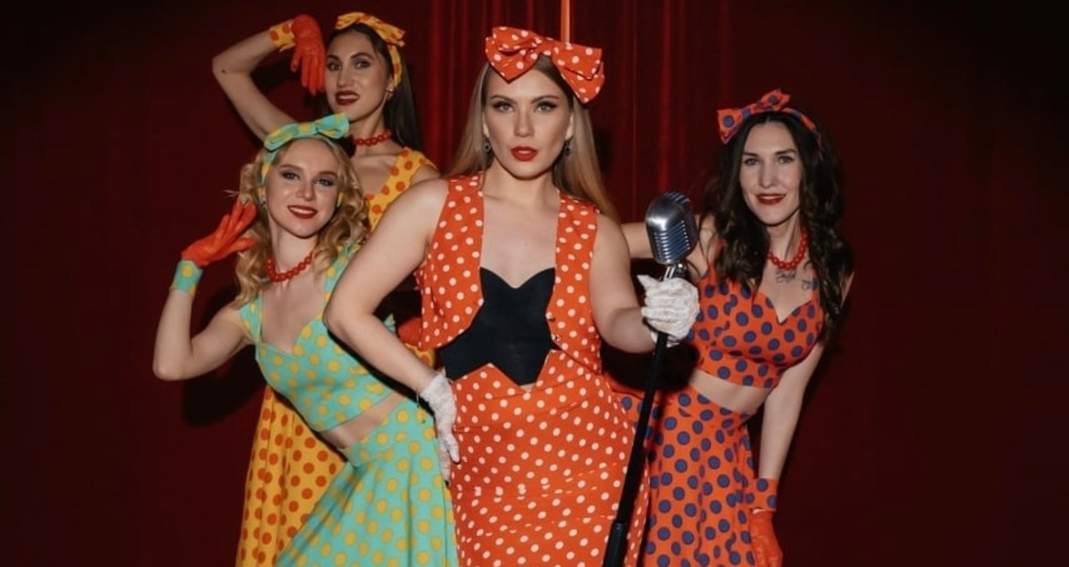 В джазе только девушки