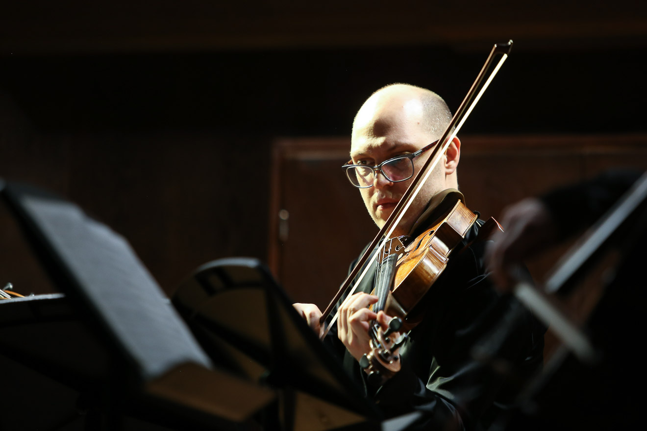 Камерный оркестр и Павел Романенко