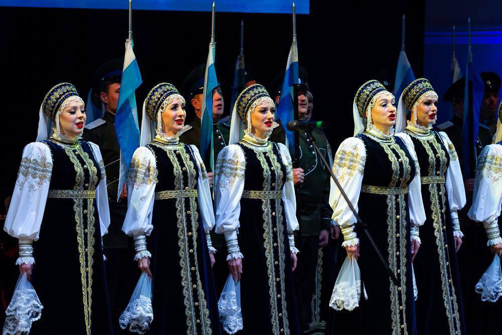 Оренбургский русский народный хор. Нам есть чем гордиться и есть что беречь...