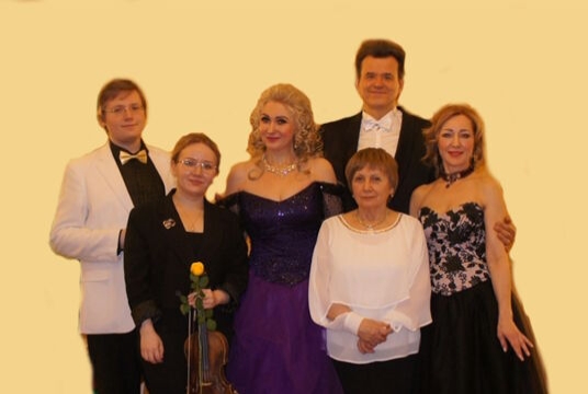 В объятиях вальса