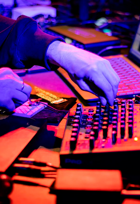 Звуковой театр. Всемирное координированное время. Медиаперформанс