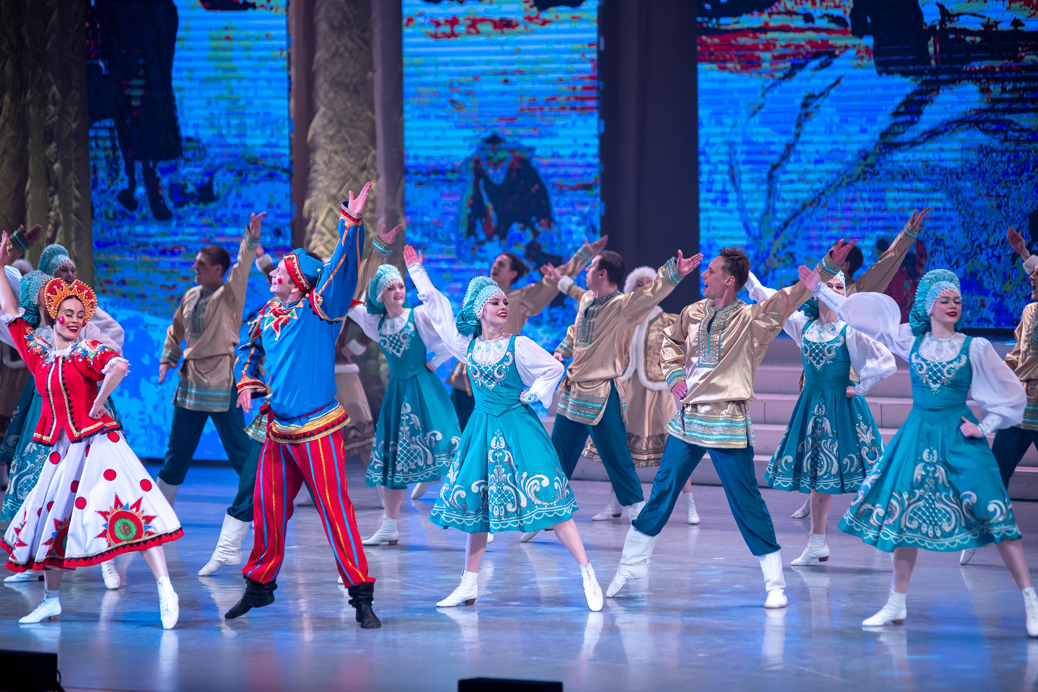 Ансамбль танца «Енисейские зори» и народной песни «Красный яр»