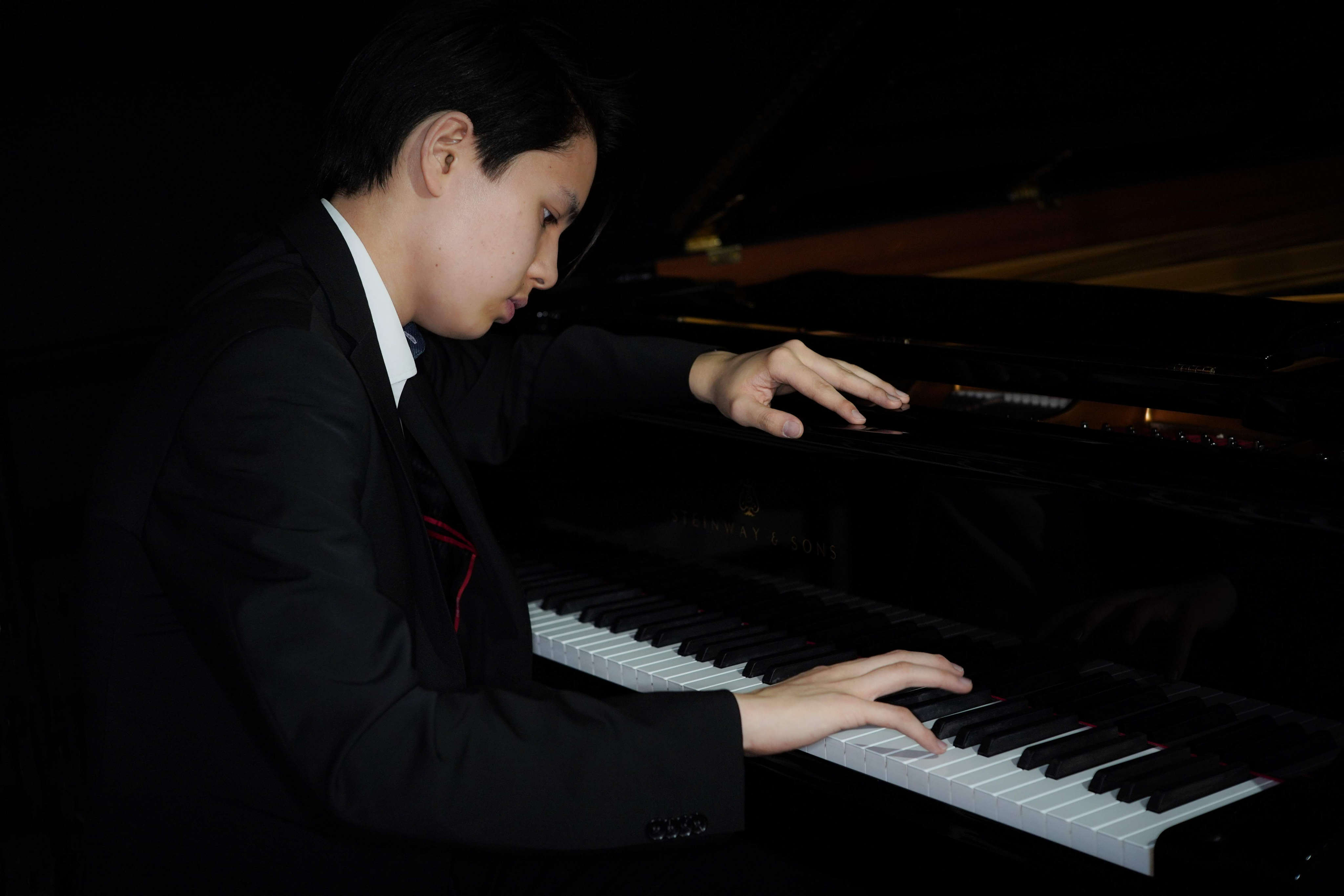 Pianissimo. Рон Максим Хуанг