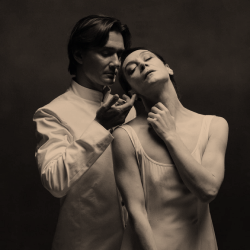 До поезда осталось