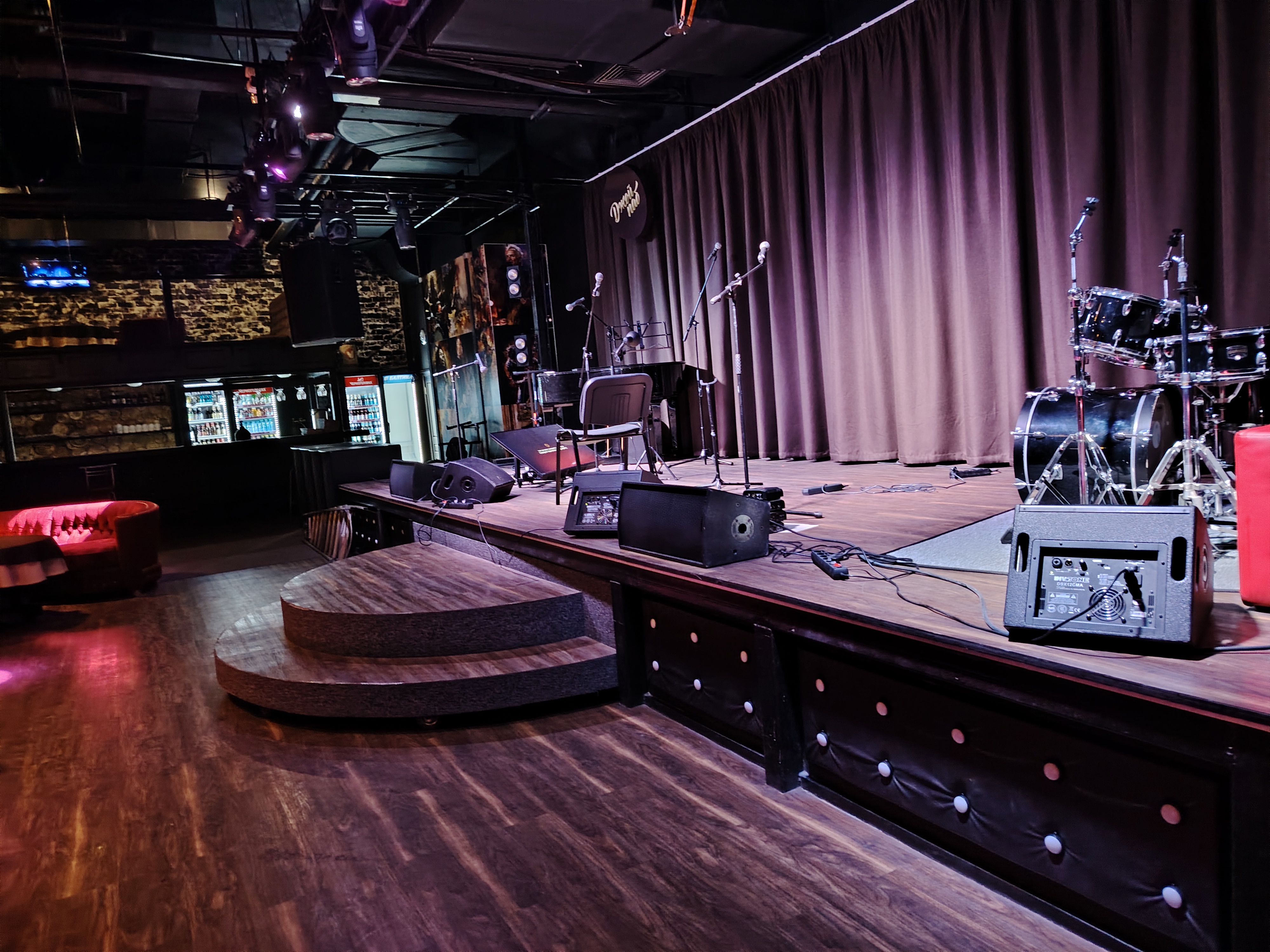 Музыкальный марафон: 5 групп на одной сцене