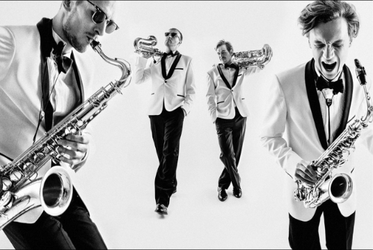 Новый год в стиле голливуд. Лина Нова и 2х2 Saxophone orchestra