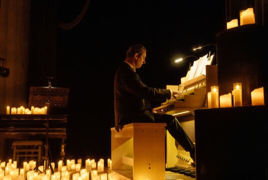 Орган и Арфа при свечах