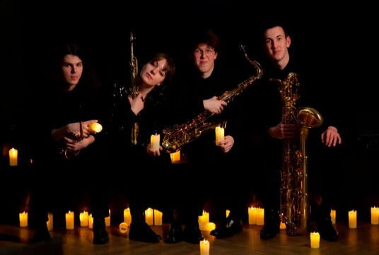 Танцы на саксофонах при свечах