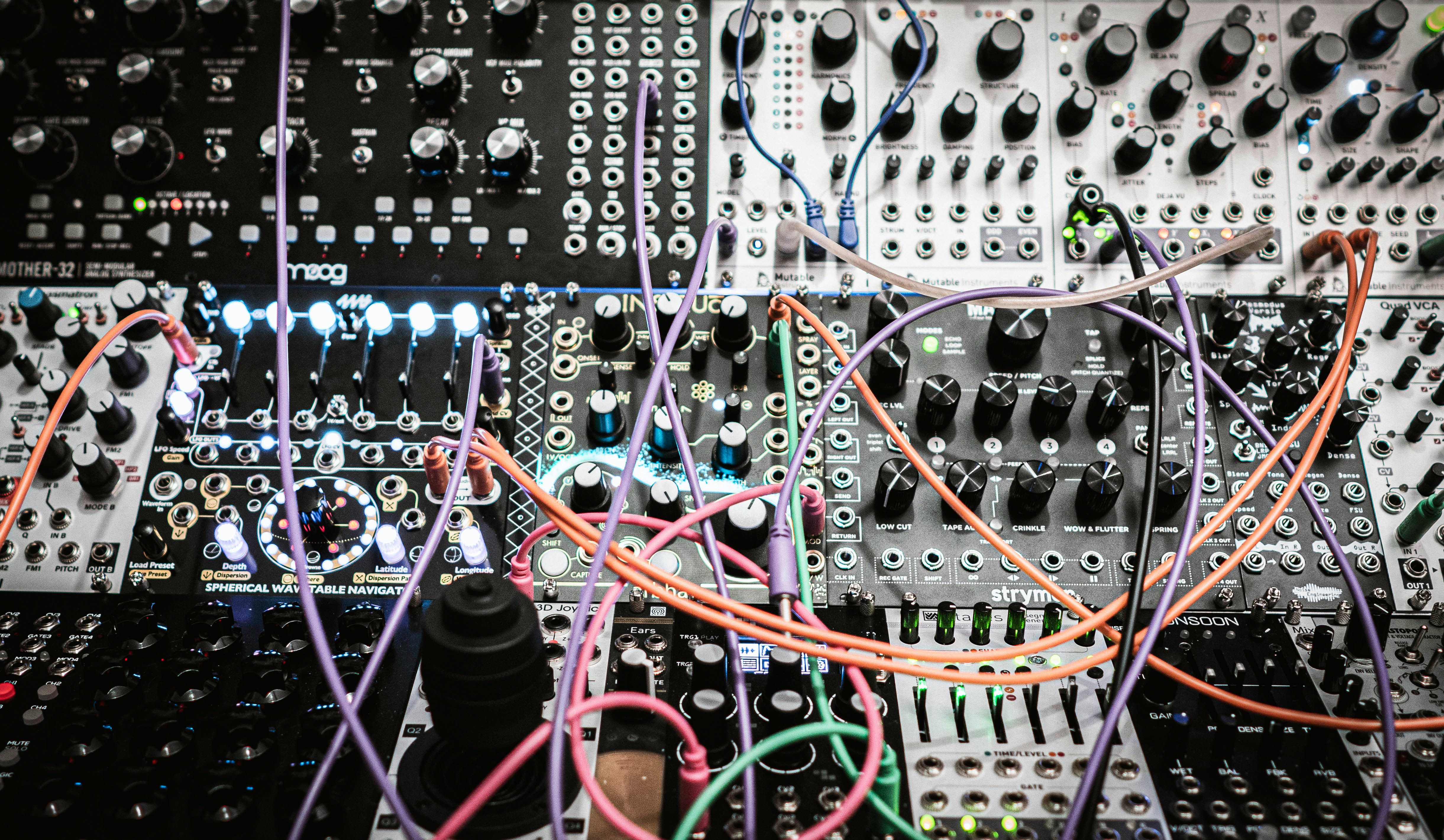 Birth of Sound: Сонификация био-данных
