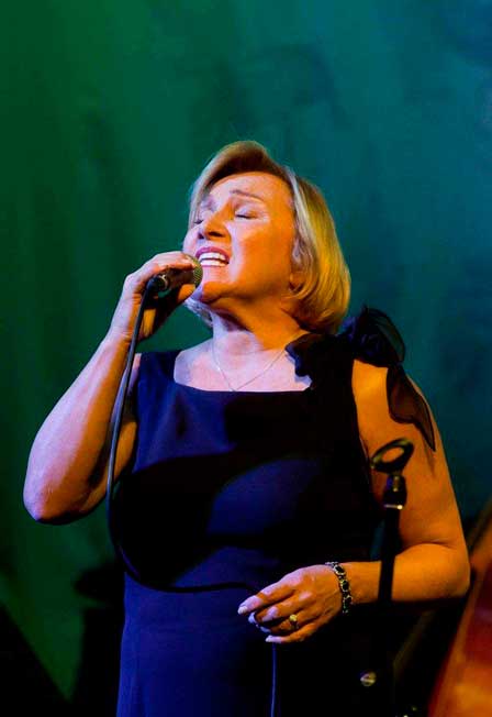 "Мне декабрь кажется маем"