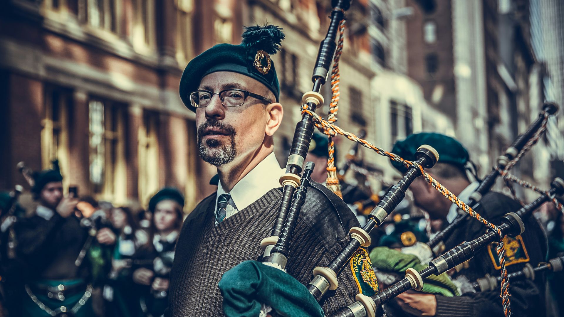 Новый год в шотландском стиле при свечах