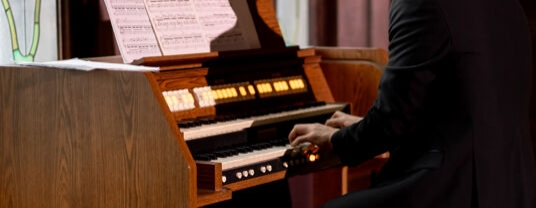 Утро в Особняке. Кофе, друзья, орган