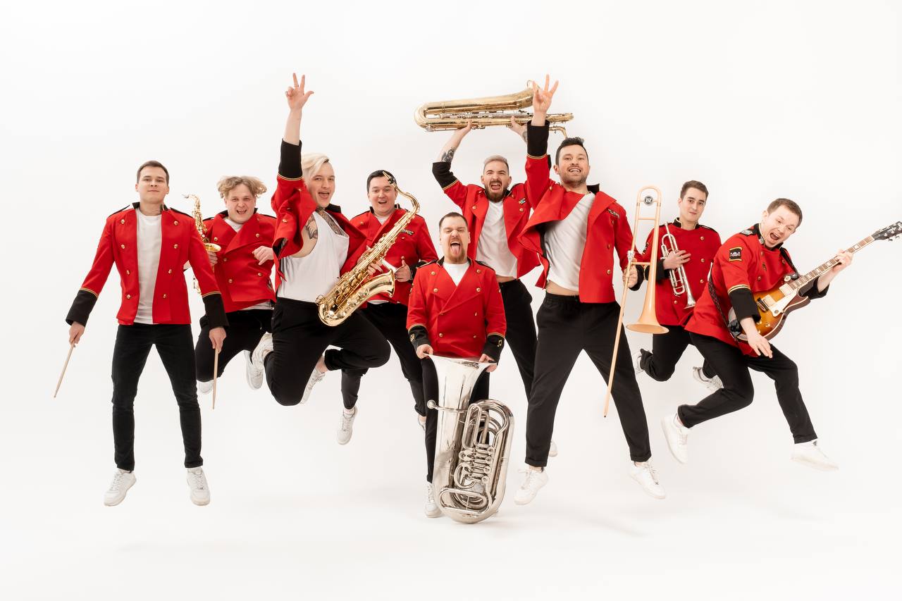Танцевально-музыкальное шоу с Just Brass