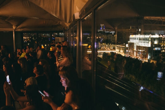 Moon Jazz. Романтический концерт при свечах на теплой панорамной крыше