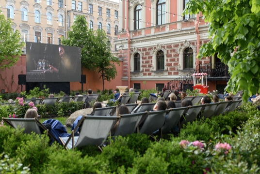 Кинопоказ в саду: фильмы о любви. «Телохранитель»