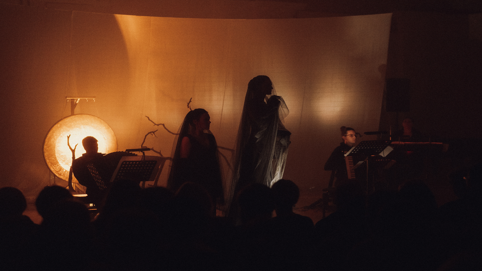 Кирилл Архипов. Обрыв ли овраг ли цветущий луг