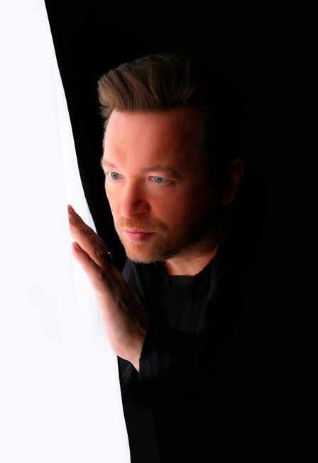 Авторский моноспектакль актера, режиссера, телеведущего Владимира Глазунова "АСАДОВ. СЛЕПОЙ ПОЭТ, КОТОРЫЙ ВИДЕЛ СЕРДЦЕМ"