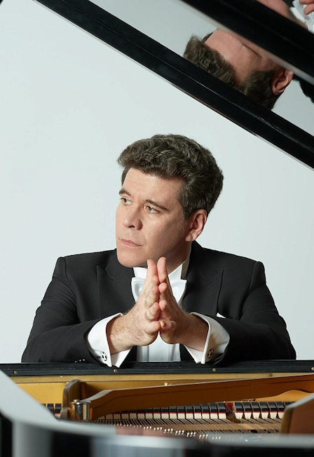 Денис Мацуев, фортепиано. Александр Рамм, виолончель. Стефания Поспехина, скрипка
