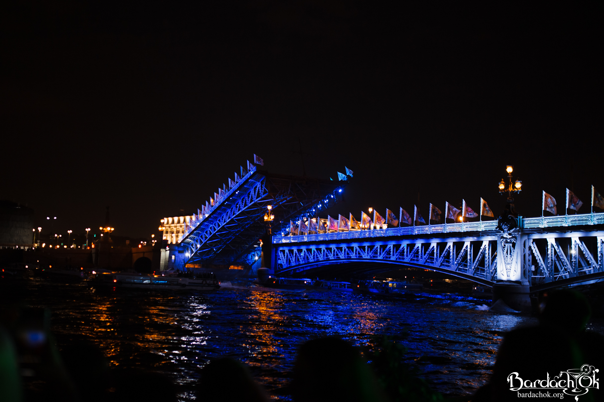 Гидровояж - вечеринка на теплоходе в Санкт-Петербурге под разводные мосты