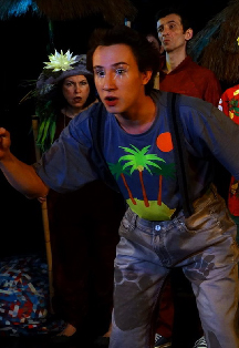 Любопытный слоненок