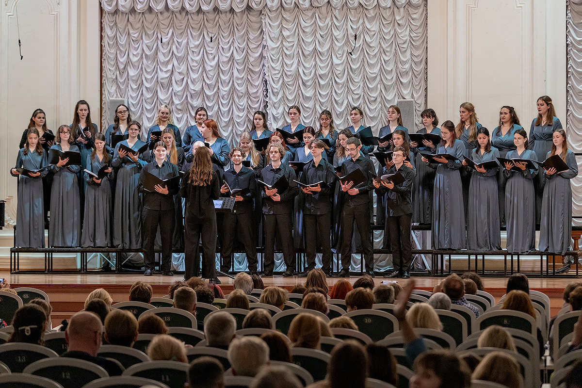 Большой праздничный концерт