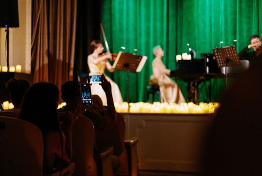 Вечер в Париже при свечах