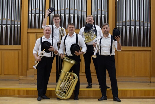 Вокруг света с Брасс-квинтетом