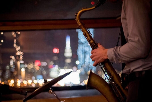 Воскресный джаз на воде