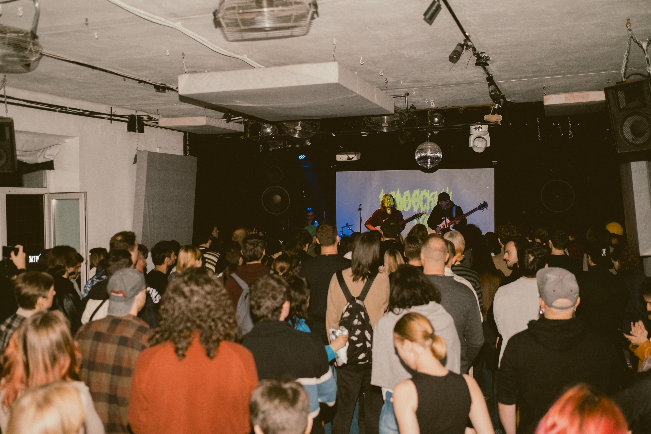 Телеэкран, Побег, Дедовский свитер, Шумозавры