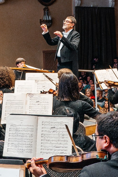 «Рождение национальных школ»