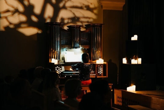 Концерт при свечах «Вальс цветов: Танцы в четыре руки»