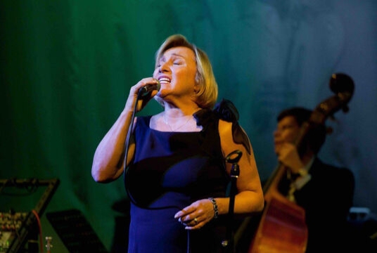 Мне декабрь кажется маем