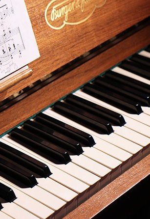 Звучат редкие исторические клавишные инструменты