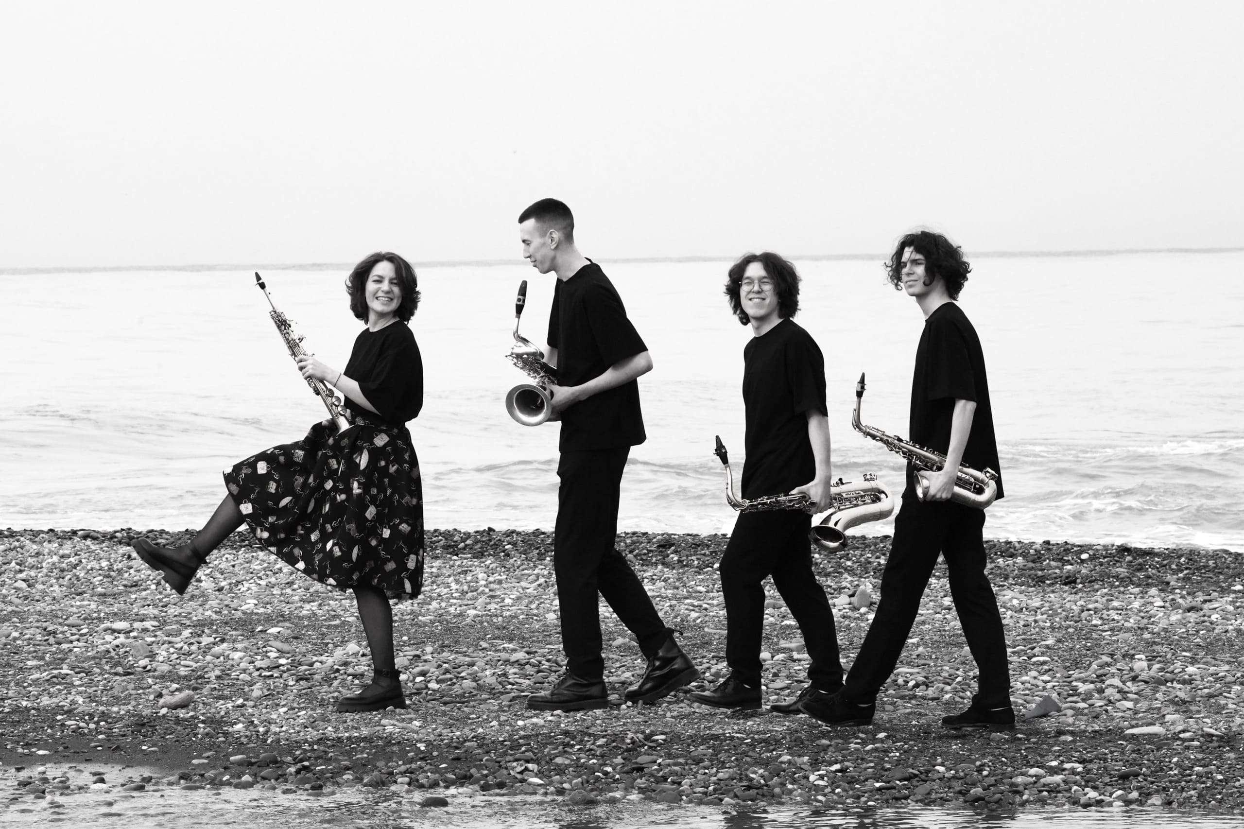 Новогодние саксофоны