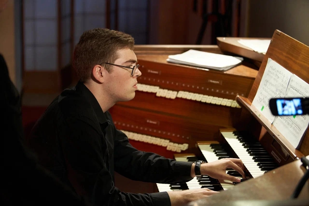 Орган и саксофон. Концерт при свечах