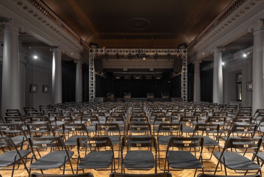 Орган при свечах