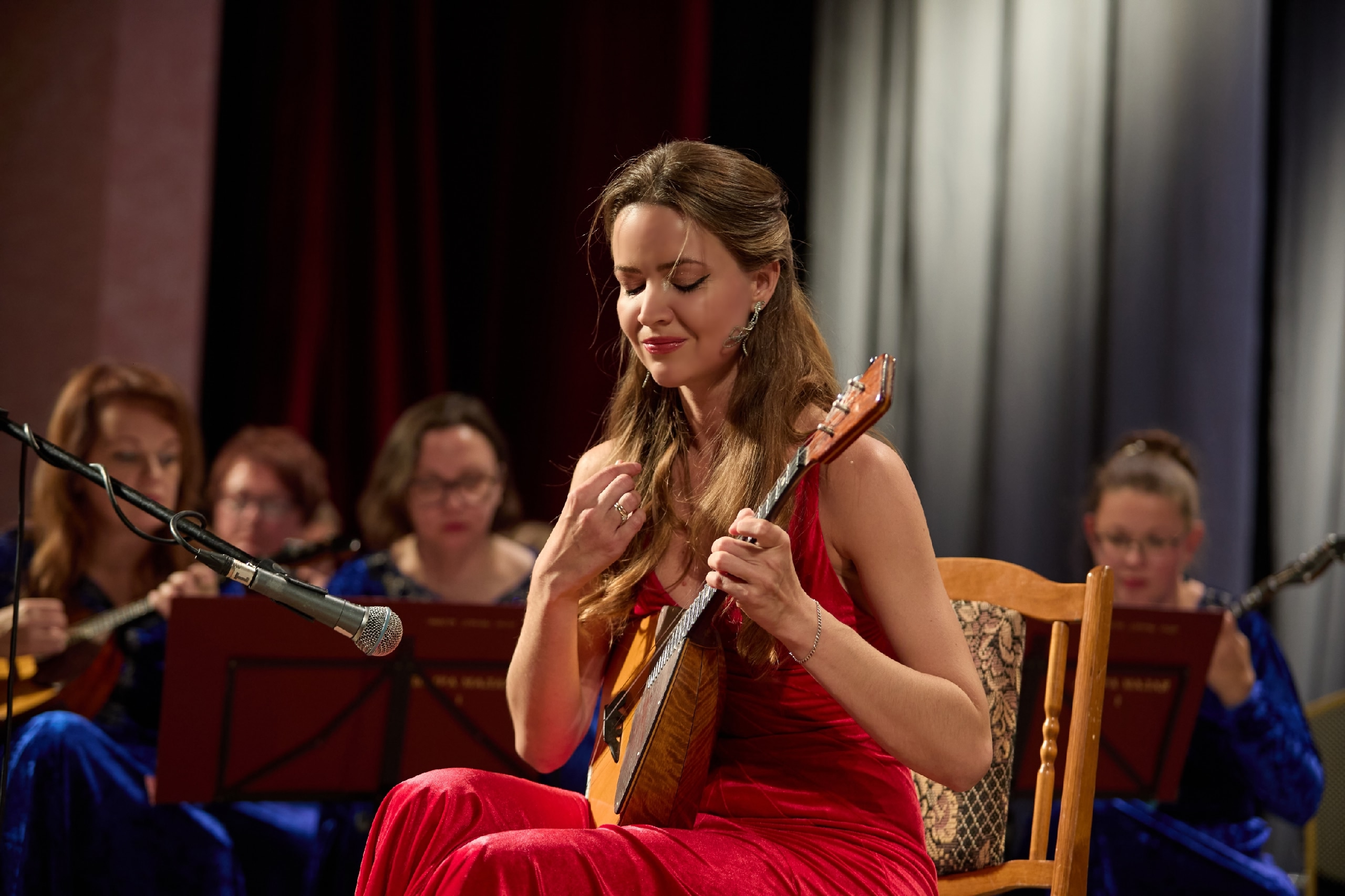 Леди in Folk
