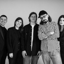 Большой черный стендап