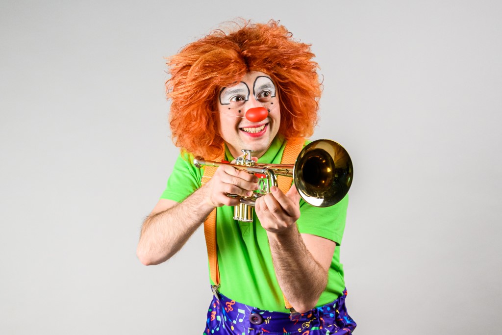 клоунский концерт. концерт клоунов. дирижер петер вабог мелвин тикс. дирижер петер вабог мелвин тикс. клоунский клаксон.