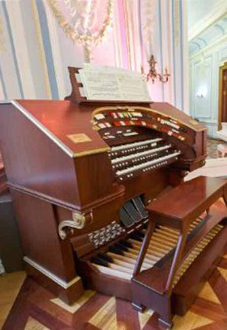 Театральный орган в усадьбе. От Вивальди… Орган, гитары, саксофон