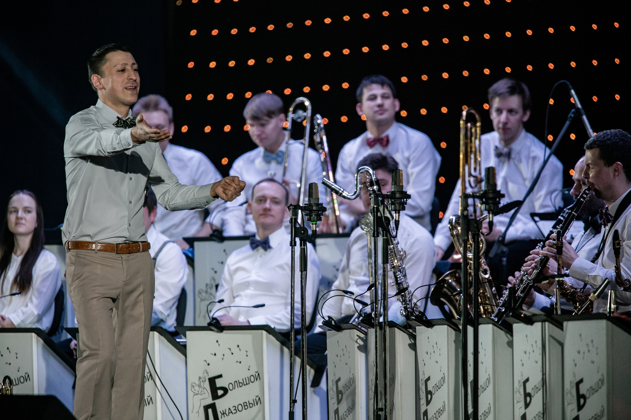 Праздничный концерт с оркестром Петра Востокова. Серенада солнечной долины. Чай вдвоём. Караван