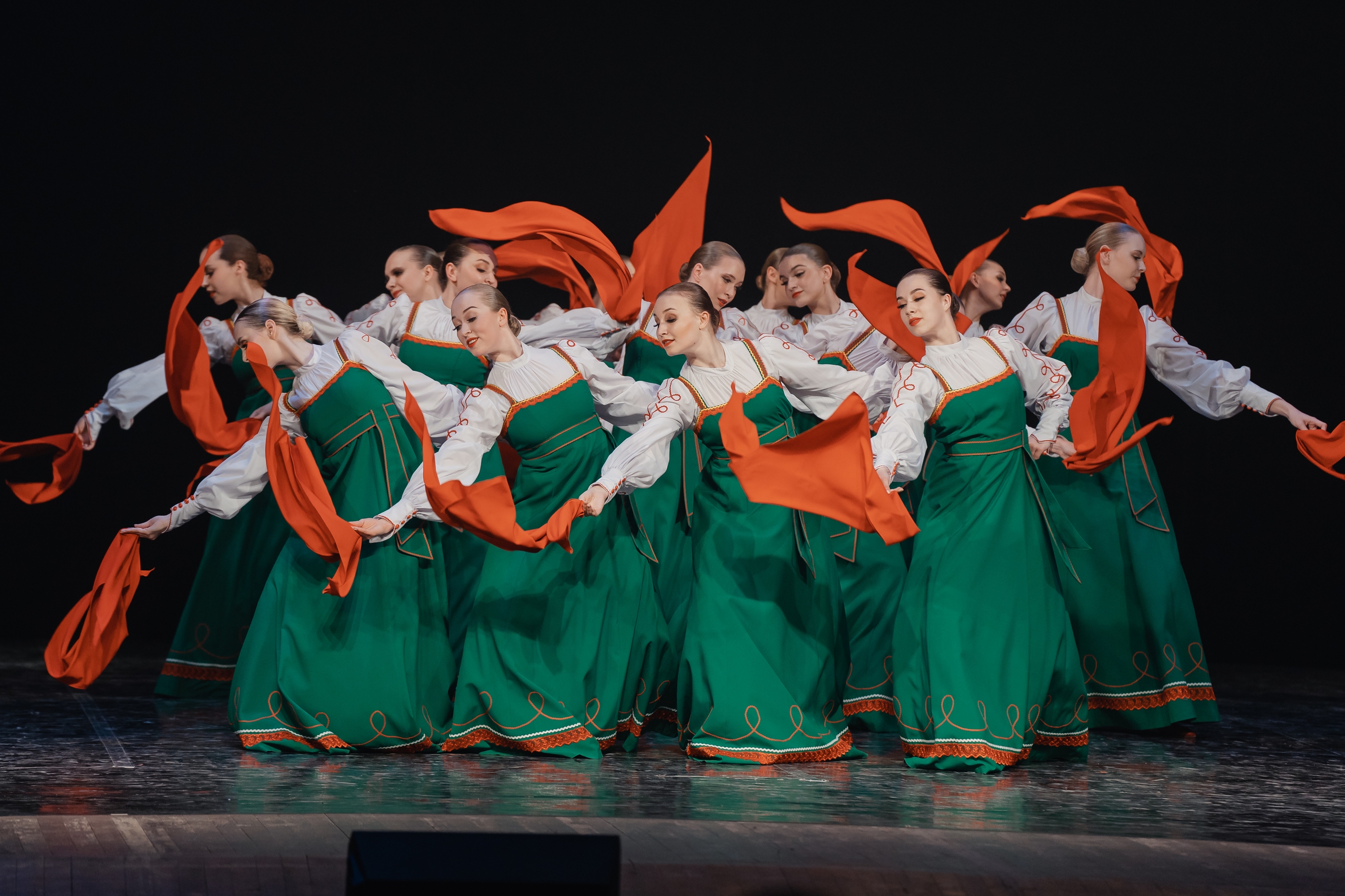 Хореографический ансамбль и школа-студия «Солнечная радуга»