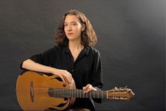 Симфония чувств на крыше Невского. Гитара - концерт — салонный вечер с фуршетом