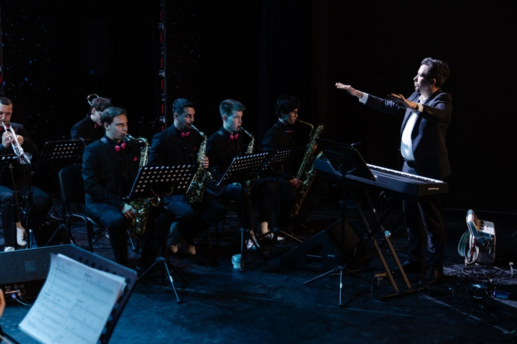 Когда приходит год молодой...